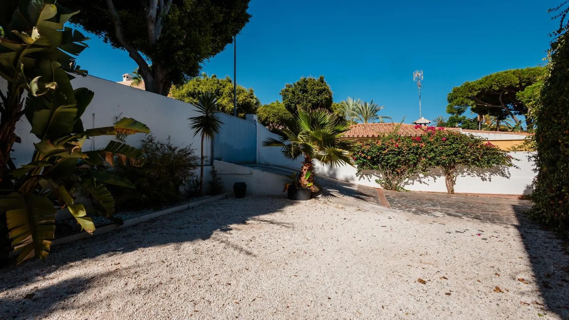 別荘 Villa Oceano - A Beachfront Retreat With Heated Pool And Jacuzzi In Costabellla, マルベーリャ