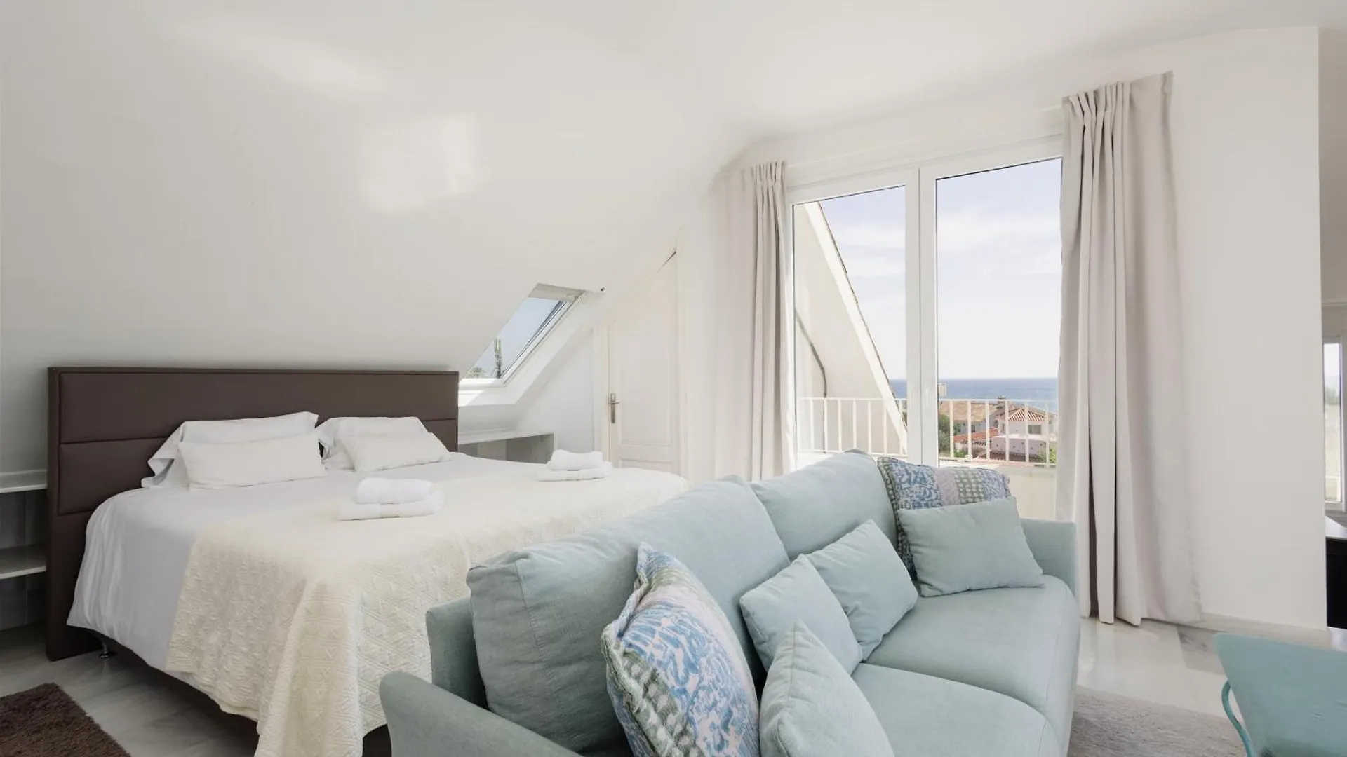 Villa Oceano - A Beachfront Retreat With Heated Pool And Jacuzzi In Costabellla, マルベーリャ 0*,
