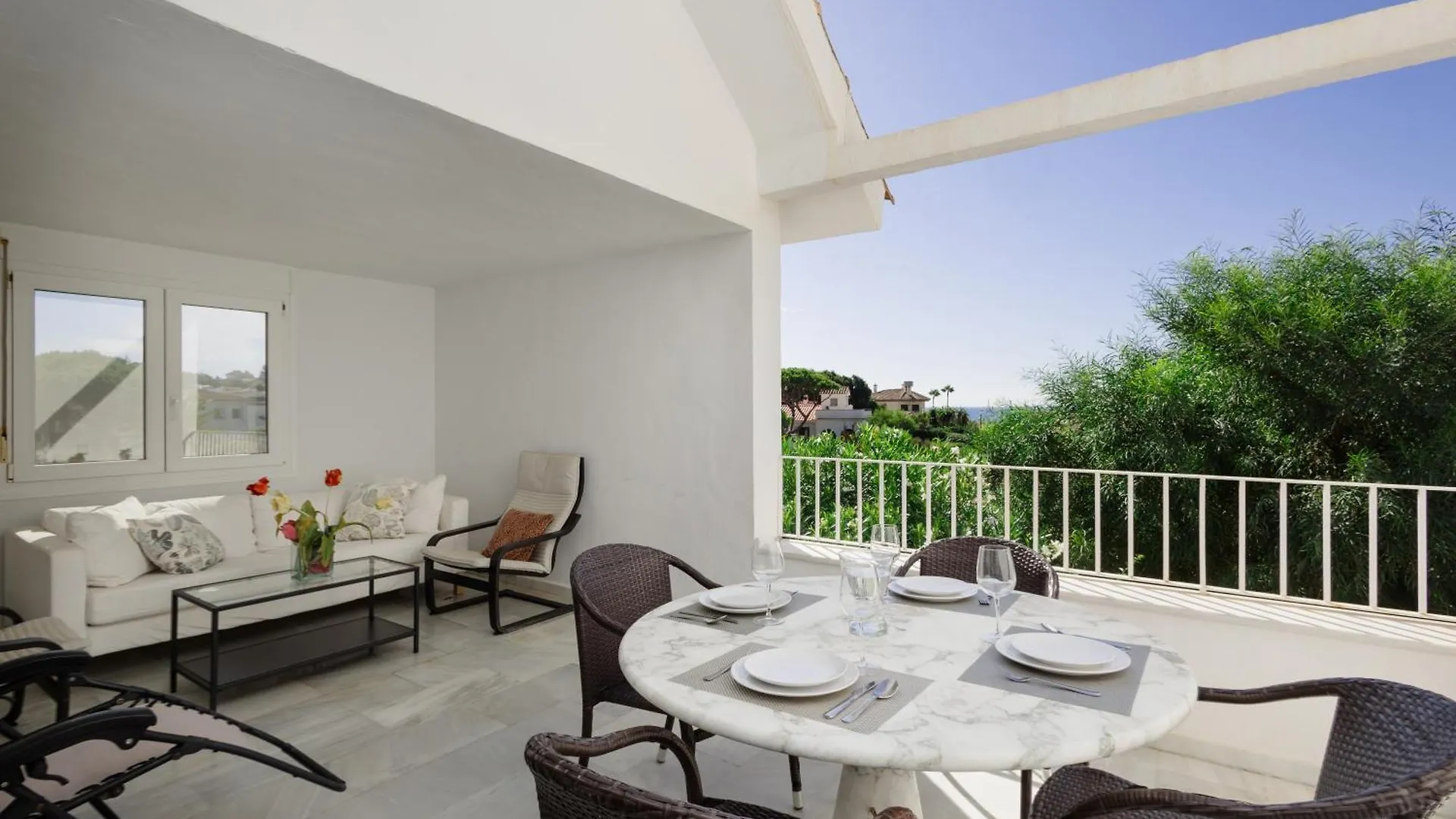 Villa Oceano - A Beachfront Retreat With Heated Pool And Jacuzzi In Costabellla, マルベーリャ