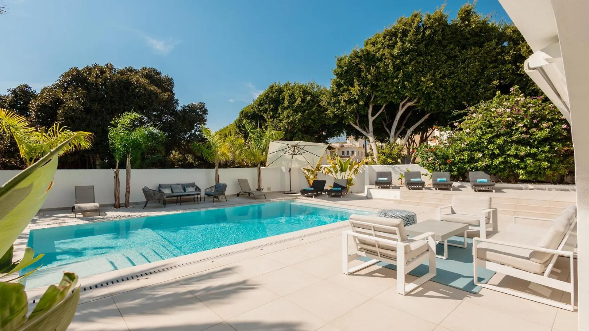 別荘 Villa Oceano - A Beachfront Retreat With Heated Pool And Jacuzzi In Costabellla, マルベーリャ